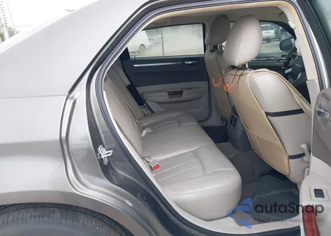 2008 Chrysler 300C Hemi z USA, uszkodzony, nr VIN 2C3KA63HX8H311148